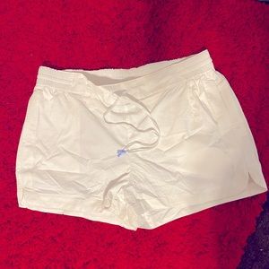 Brand new XL white vineyard vines shorts new with tags.